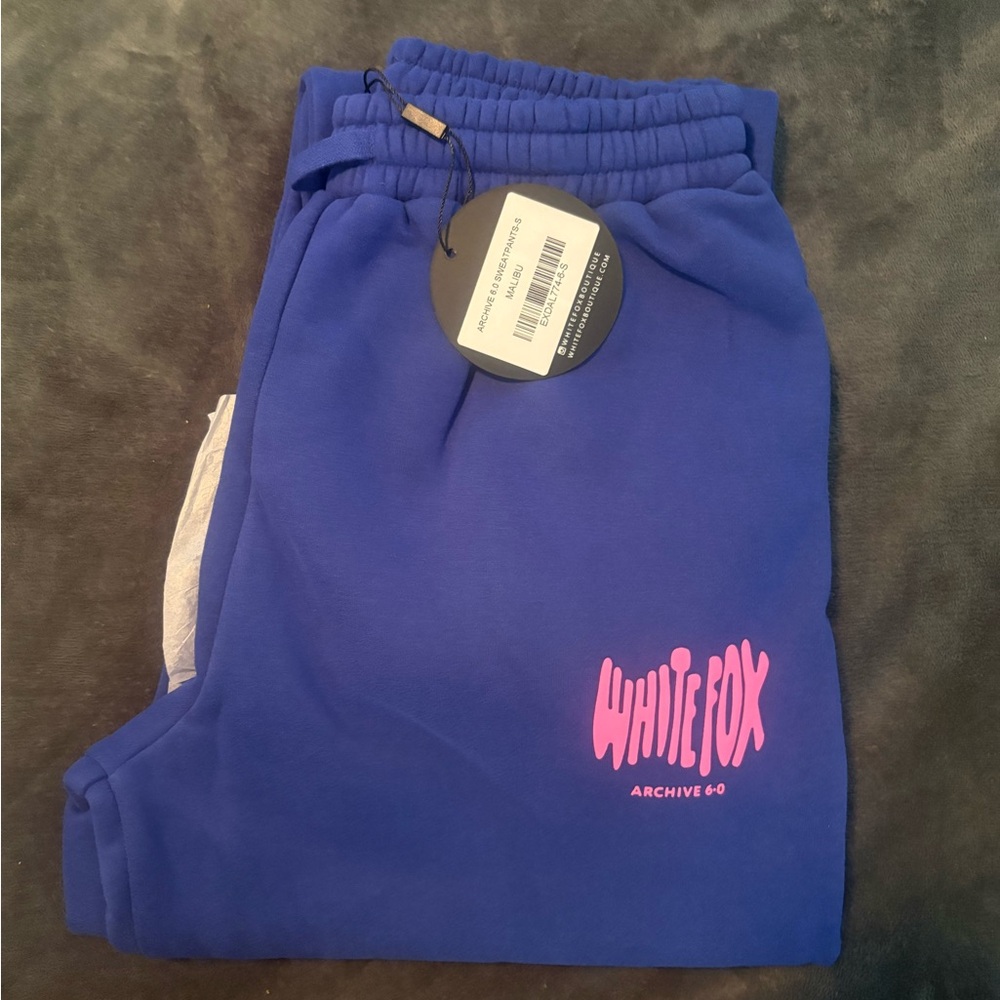 NWT White Fox Boutique Royal Blue Malibu 6.0 Hoodie Set Blue with Pink Logo - Picture 2 of 11